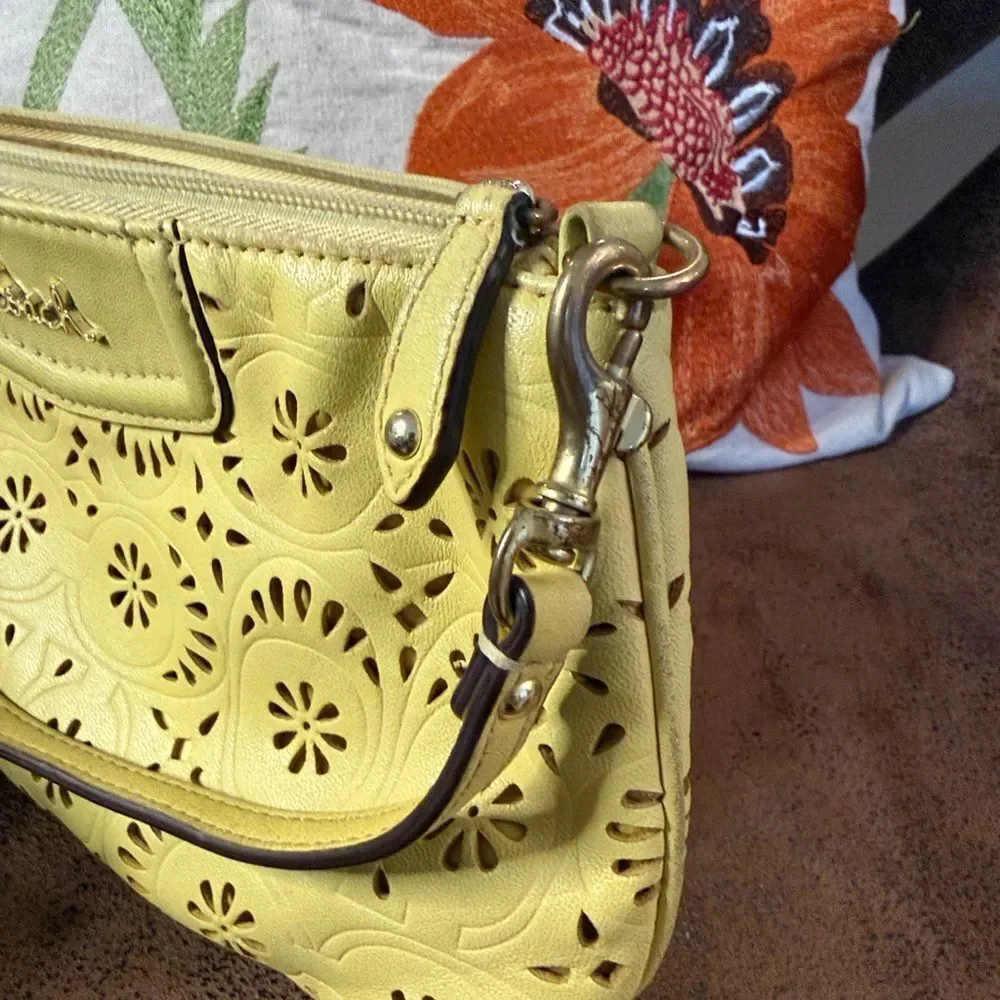 Coach Ashley Daisy Lace leather laser cut large wristlet bag yellow 2010’s VGUC